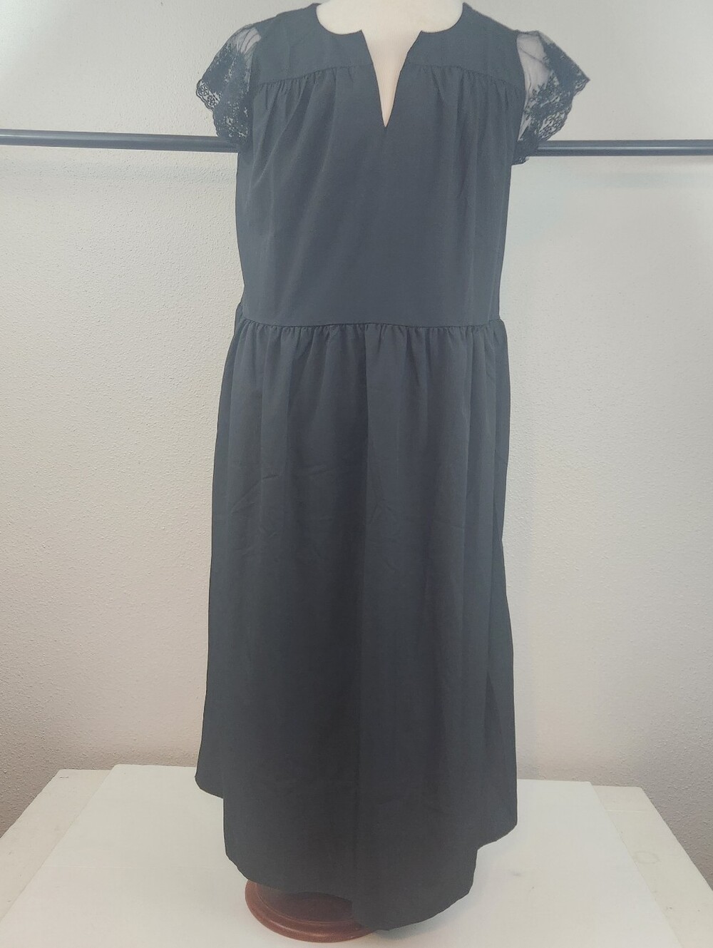 Black Lace Cap Sleeve Midi Dress